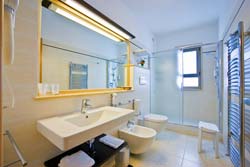 La Tonnara - foto 7 (Standard Room Bathroom)