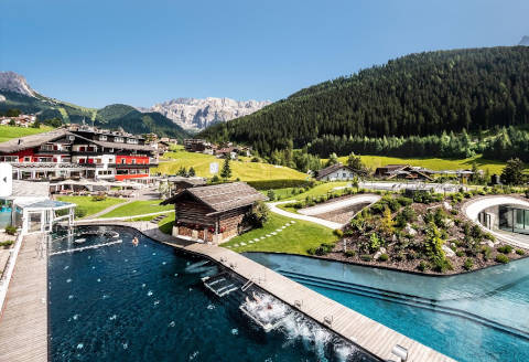 Foto HOTEL ALPENROYAL SPORT di SELVA DI VAL GARDENA