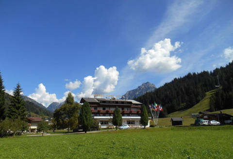 Foto HOTEL MONACO SPORT  S.R.L. di SANTO STEFANO DI CADORE