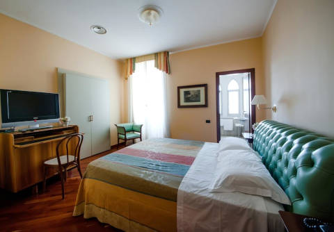 Photo HOTEL  VILLA TRAIANO a BENEVENTO