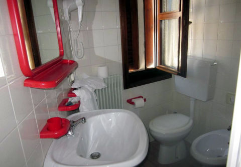 Foto HOTEL ALBERGO LEON BIANCO di MOGGIO UDINESE