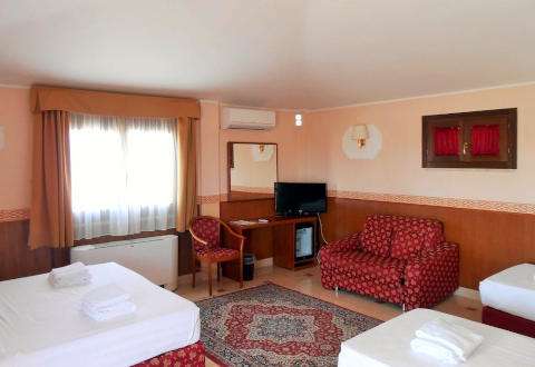 Foto HOTEL  RIVIERA AIRPORT - SURE  COLLECTION BY BEST WESTERN di FIUMICINO