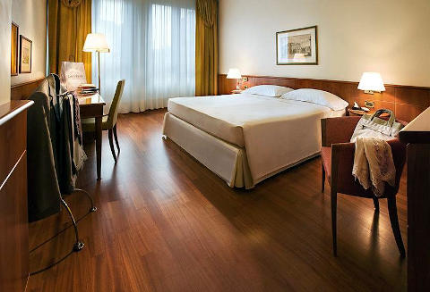 Photo HOTEL  CAVOUR a MILANO