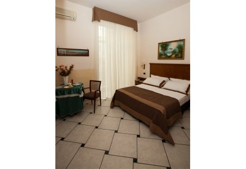 Photo HOTEL GARIBALDI a NAPOLI