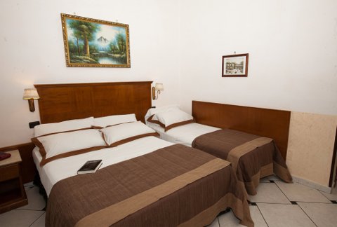 Photo HOTEL GARIBALDI a NAPOLI