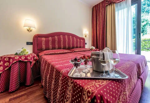 Photo HOTEL ADMIRAL  VILLA ERME a DESENZANO DEL GARDA