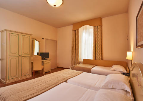 Photo HOTEL ALBERGO CENTRALE a CERNOBBIO