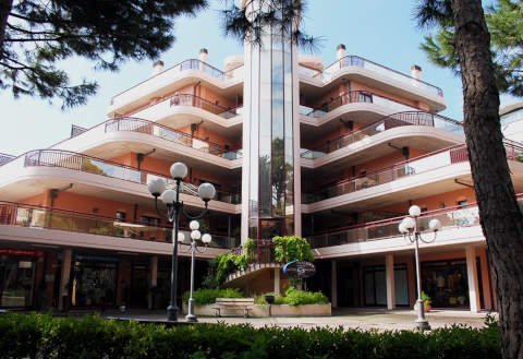 Photo APPARTAMENTI RESIDENCE CRYSTAL PALACE a MILANO MARITTIMA