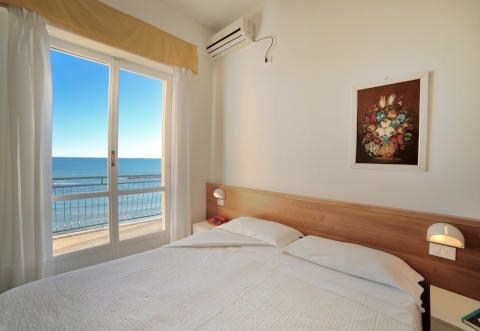 Photo HOTEL  MAYOLA a SAN BARTOLOMEO AL MARE