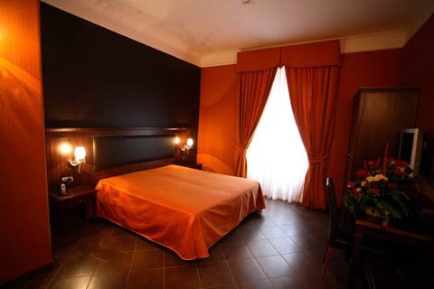 Photo HOTEL  GUIREN a NAPOLI