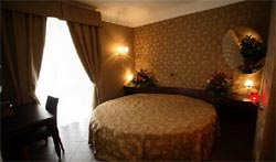 Photo HOTEL  GUIREN a NAPOLI