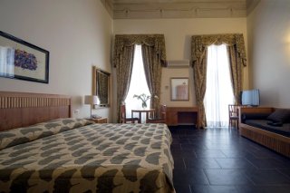 Photo HOTEL VILLA IMPERIALE  a SPOTORNO