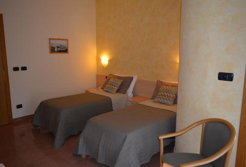 Photo HOTEL LA COLLINA  & SPA a OLIVETO CITRA