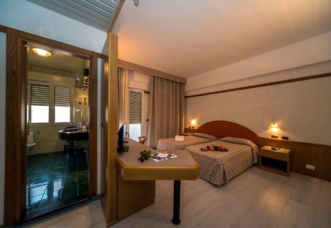 Photo HOTEL NEW PETIT  a TEMPIO PAUSANIA