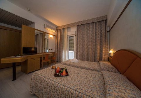 Photo HOTEL NEW PETIT  a TEMPIO PAUSANIA