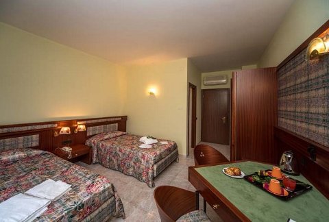 Photo HOTEL NEW PETIT  a TEMPIO PAUSANIA