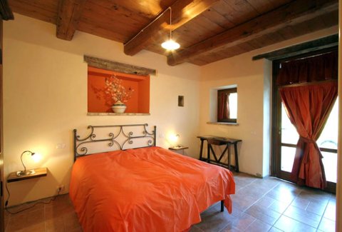 Foto APPARTAMENTI COUNTRY HOUSE B&B GIRFALCO di URBINO