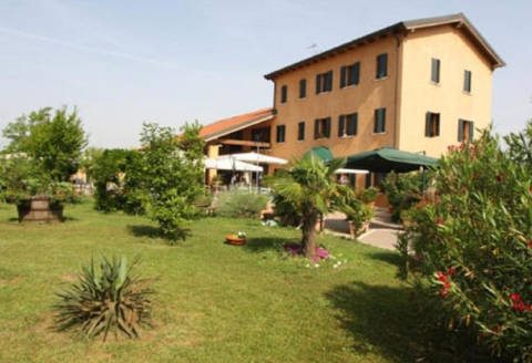 Foto CASA VACANZE COUNTRY HOUSE COUNTRY CLUB di CA' NOGHERA