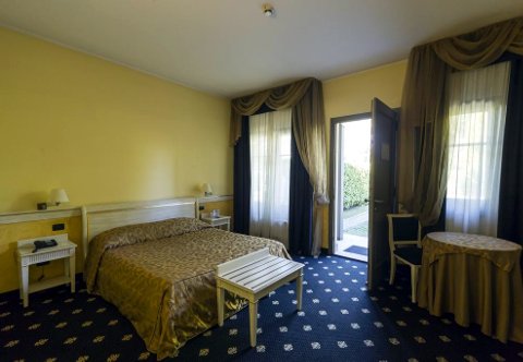 Photo HOTEL MALPENSA INN  MOTEL a LONATE POZZOLO