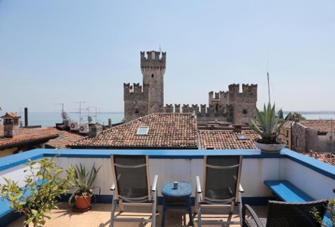 Foto AFFITTACAMERE MEUBLE ADRIANA  di SIRMIONE