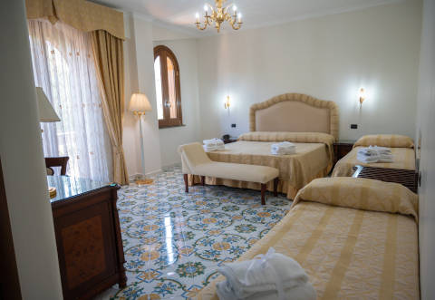 Photo HOTEL VILLA LE ZAGARE RELAIS & SPA a GRAGNANO