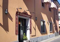 Foto AFFITTACAMERE OSTERIA SAN GIUSEPPE di CERIANO LAGHETTO