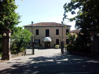 Foto HOTEL  VILLA REGINA di FERRARA