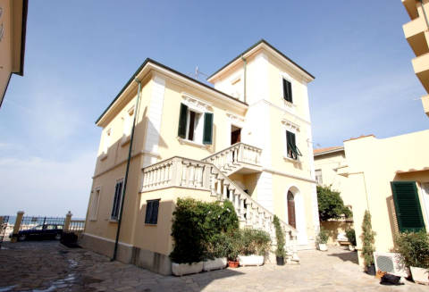 Foto APPARTAMENTI RESIDENCE VILLA LIBERTY di SAN VINCENZO