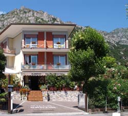 Foto HOTEL VILLA GRAZIA di LIMONE SUL GARDA