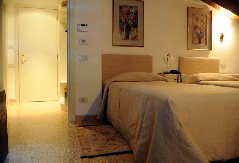 Photo B&B ROOM & BREAKFAST AL MELOGRANO a BOLOGNA