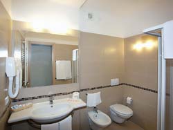 Hotel Porto Azzurro - foto 11 (Camere Design - Bagni)