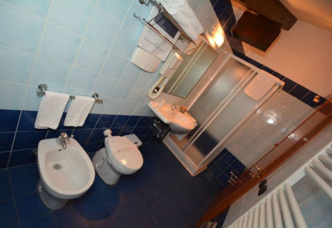 Hotel Villa Glicini - foto 12 (Bathroom Standard Room)