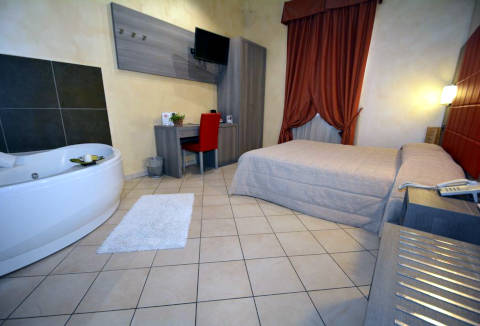 Hotel Villa Glicini - foto 7 (Chambre Jacuzzi)