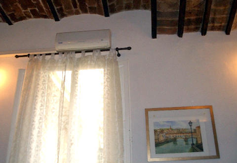 Photo AFFITTACAMERE GUEST HOUSE SANT'AMBROGIO a FIRENZE