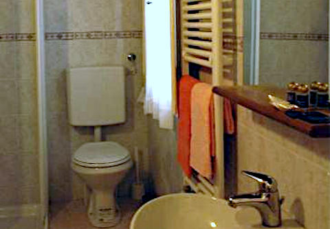 Foto AFFITTACAMERE GUEST HOUSE SANT'AMBROGIO di FIRENZE