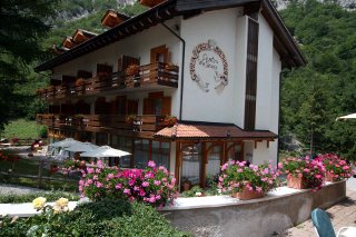 Foto HOTEL GARNI LAGO NEMBIA di SAN LORENZO IN BANALE