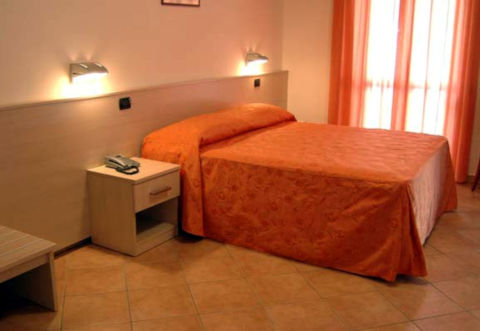 Photo HOTEL ATHENA PALACE  a ACQUAPPESA