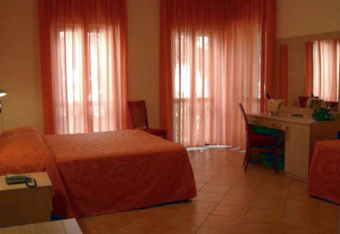 Photo HOTEL ATHENA PALACE  a ACQUAPPESA