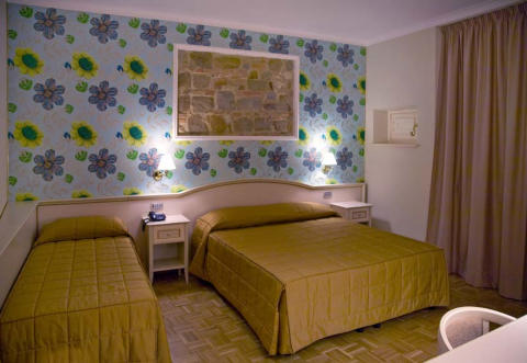 Photo HOTEL RELAIS VILLA FORNARI a CAMERINO