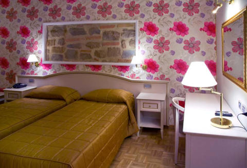 Photo HOTEL RELAIS VILLA FORNARI a CAMERINO