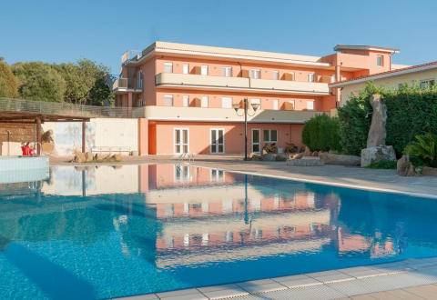 Foto HOTEL LU'  PORTO PINO di SANT'ANNA ARRESI