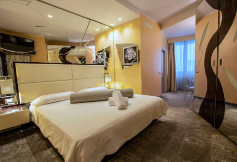 Photo HOTEL  CORONA a TIRANO