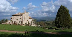 Photo AGRITURISMO B&B FONTANA DEL PAPA a TOLFA