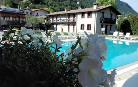 Foto HOTEL AI CADELACH  GIULIA di REVINE LAGO