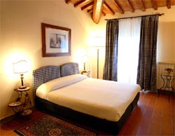 Photo RESIDENCE AGRITURISMO COUNTRY RELAIS VILLA L'OLMO a IMPRUNETA