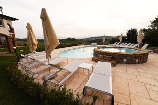 Foto HOTEL ANTICO PODERE TOTA VIRGINIA di SERRALUNGA D'ALBA