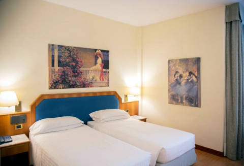 Foto HOTEL IH S - MILANO EUR di TREZZANO SUL NAVIGLIO