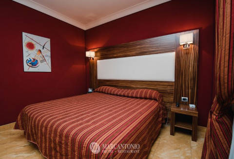 Photo HOTEL  MARCANTONIO a GIUGLIANO IN CAMPANIA