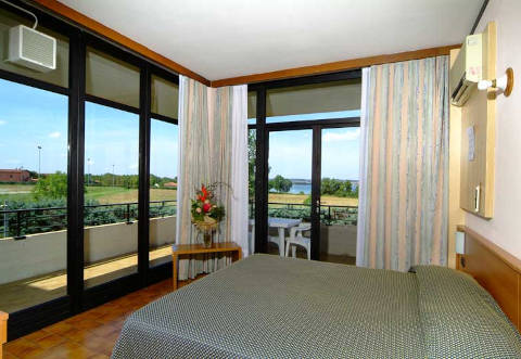 Foto HOTEL RESIDENCE  HOLIDAY di COLOMBARE DI SIRMIONE