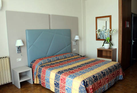 Foto HOTEL RESIDENCE  HOLIDAY di COLOMBARE DI SIRMIONE